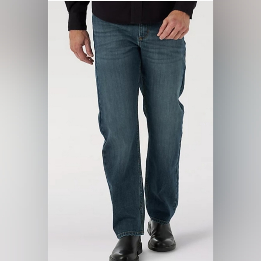 Wrangler 40 x 32 Relaxed Fit Straight Leg Denim Jeans EUC